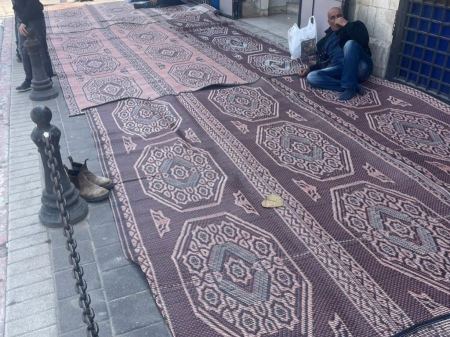 رئيس بلدية اللد يائير رفيفو يرد على الصور المتداولة على شبكات التواصل الاجتماعي: لا يمكن للناس الصلاة في الشارع